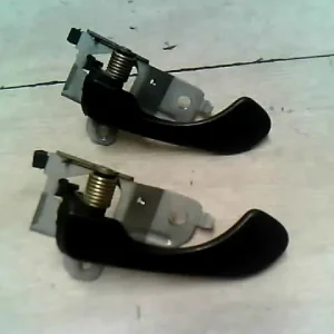 Ingyenes szállítás MITSUBISHI CARISMA 95.05-99.07 Bal első belső kilincs bontott alkatrész