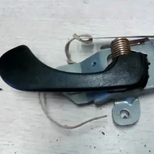 Alacsony ár MITSUBISHI CARISMA 95.05-99.07 Jobb első belső kilincs bontott alkatrész