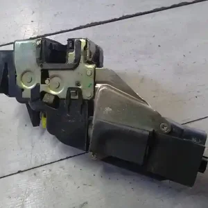 Vedd meg most MITSUBISHI CARISMA 95.05-99.07 Jobb első ajtó zárszerkezet központizáras bontott alkatrész