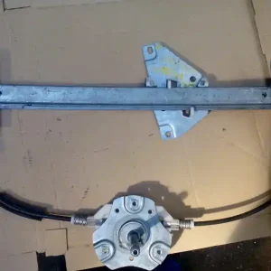 Vedd meg most MITSUBISHI CARISMA 95.05-99.07 Jobb hátsó ablakemelő szerkezet mechanikusbontott alkatrész