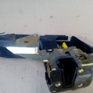 MITSUBISHI CARISMA 95.05-99.07 Jobb hátsó ajtó zárszerkezet központi záras bontott alkatrész Azonnali szállítás