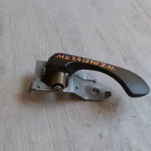 Árengedmény MITSUBISHI CARISMA 95.05-99.07 Jobb hátsó belső kilincs 5 ajtós bontott alkatrész