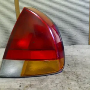 MITSUBISHI CARISMA 95.05-99.07 Jobb hátsó lámpa 4 ajtós sedan bontott alkatrész Biztonságos vásárlás