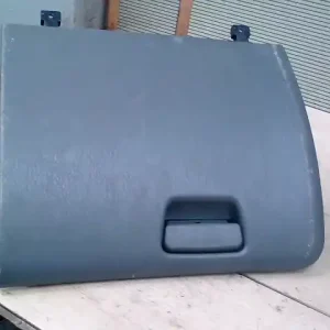 MITSUBISHI CARISMA 95.05-99.07 Kesztyűtartó bontott alkatrész Ingyenes szállítás