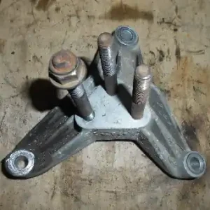 MITSUBISHI CARISMA 95.05-99.07 Sebességváltó tartó bak bontott alkatrész Kedvezmény