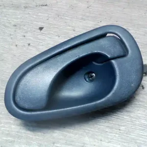 Nézd meg most MITSUBISHI CARISMA 99.08- Bal hátsó belső kilincs bontott alkatrész