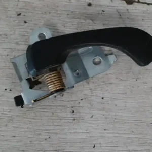 Azonnal elérhető MITSUBISHI CARISMA 99.08- Jobb első belső kilincs bontott alkatrész