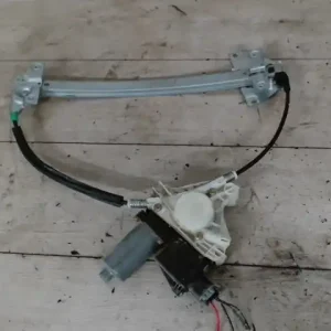 Kiárusítás MITSUBISHI CARISMA 99.08- Jobb hátsó ablakemelő szerkezet elektromos bontott alkatrész