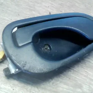 Azonnal elérhető MITSUBISHI CARISMA 99.08- Jobb hátsó belső kilincs bontott alkatrész