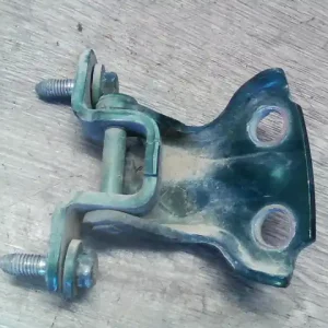 Legjobb ár MITSUBISHI CARISMA 99.08- Jobb hátsó felső ajtózsanér bontott alkatrész