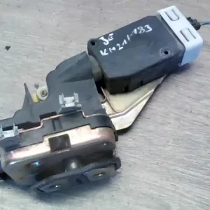 Árcsökkenés MITSUBISHI CARISMA 99.08- Jobb első ajtó zárszerkezet központizáras bontott alkatrész