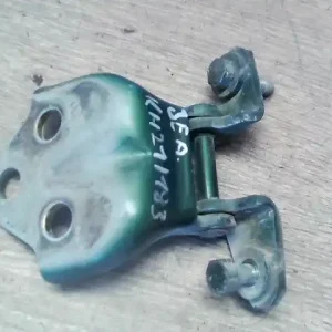 Árengedmény MITSUBISHI CARISMA 99.08- Jobb első alsó ajtózsanér bontott alkatrész