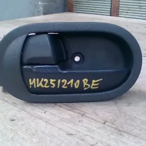 Csak ma MITSUBISHI COLT 04.04-08.09 Bal első belső kilincs 5 ajtós bontott alkatrész