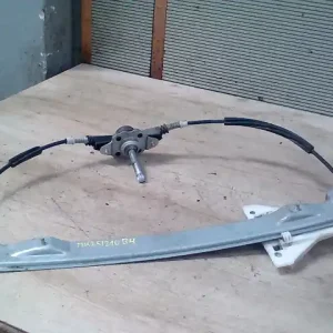 Végkiárusítás MITSUBISHI COLT 04.04-08.09 Bal hátsó ablakemelő szerkezet mechanikus 5 ajtós bontott alkatrész