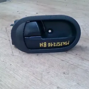 Vásárlói kedvenc MITSUBISHI COLT 04.04-08.09 Bal hátsó belső kilincs 5 ajtós bontott alkatrész