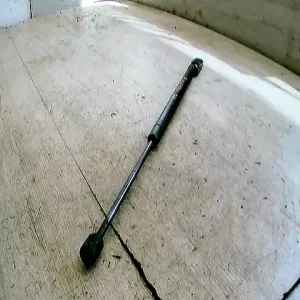 Szuper ajánlat MITSUBISHI COLT 04.04-08.09 Csomagtérajtó kitámasztó teleszkóp jobb bontott alkatrész