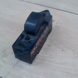 Árcsökkenés MITSUBISHI COLT 04.04-08.09 Jobb első ablakemelő kapcsoló bontott alkatrész