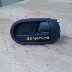 Akció MITSUBISHI COLT 04.04-08.09 Jobb első belső kilincs 5 ajtós bontott alkatrész