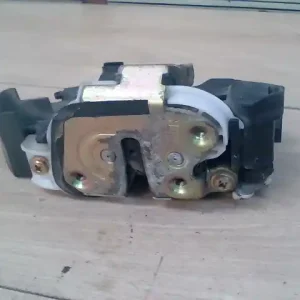 Kiárusítás MITSUBISHI COLT 04.04-08.09 Jobb hátsó ajtó zárszerkezet központi záras 5 ajtós bontott alkatrész