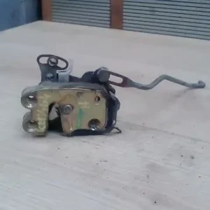 Azonnali szállítás MITSUBISHI COLT 86-89 Bal első ajtó zárszerkezet mechanikus 3 ajtós bontott alkatrész