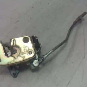 Kihagyhatatlan ajánlat MITSUBISHI COLT 86-89 Jobb első ajtó zárszerkezet mechanikus 3 ajtósbontott alkatrész