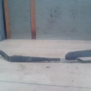 MITSUBISHI COLT 89-92 Ablaktörlő kar bal első bontott alkatrész Kiárusítás