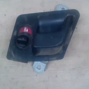 MITSUBISHI COLT 89-92 Jobb első belső kilincs 3 ajtós bontott alkatrész Újdonság