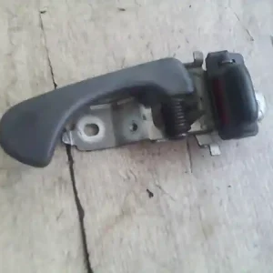 Akció MITSUBISHI COLT 92-96 Bal első belső kilincs 3 ajtós bontott alkatrész