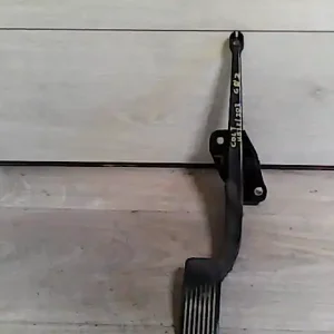 Kiárusítás MITSUBISHI COLT 92-96 Gázpedálbontott alkatrész