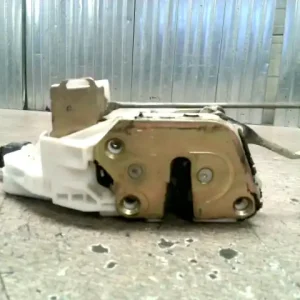 Outlet MITSUBISHI COLT 96-98 Bal első ajtó zárszerkezet központi záras 3 ajtós bontott alkatrész