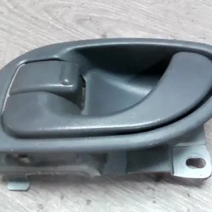 MITSUBISHI COLT 96-98 Bal első belső kilincs bontott alkatrész Kihagyhatatlan ajánlat