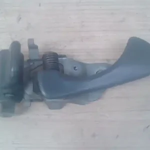 MITSUBISHI COLT 96-98 Bal első belső kilincs bontott alkatrész Kiárusítás