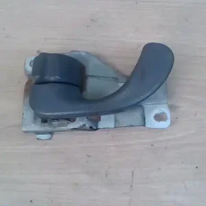 Biztonságos fizetés MITSUBISHI COLT 96-98 Bal első belső kilincs 3 ajtós bontott alkatrész