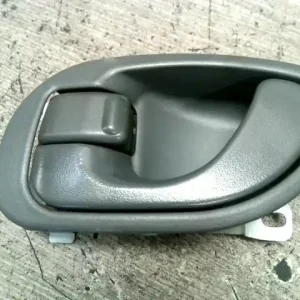 MITSUBISHI COLT 96-98 Bal első belső kilincs 3 ajtós bontott alkatrész Nézd meg most