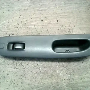 MITSUBISHI COLT 96-98 Jobb első ablakemelő kapcsoló 3 ajtós bontott alkatrész Vedd meg most