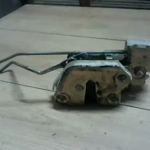 MITSUBISHI COLT 96-98 Jobb első ajtó zárszerkezet mechanikus 3 ajtós bontott alkatrész Legnépszerűbb