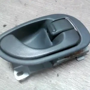MITSUBISHI COLT 96-98 Jobb első belső kilincs bontott alkatrész Olcsóbb