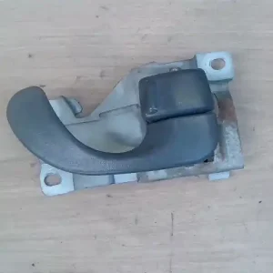 MITSUBISHI COLT 96-98 Jobb első belső kilincs 3 ajtós bontott alkatrész Biztonságos fizetés