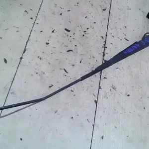 MITSUBISHI COLT 98-03 Ablaktörlő kar jobb első bontott alkatrész Bestseller