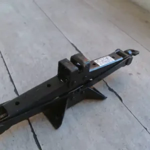 Alacsony ár MITSUBISHI COLT 98-03 Autóemelő bontott alkatrész