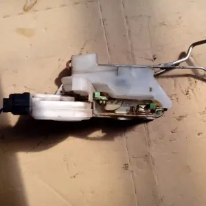 Gyors szállítás MITSUBISHI COLT 98-03 Jobb első ajtó zárszerkezet központizáras bontott alkatrész