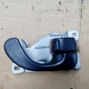 Olcsó MITSUBISHI COLT 98-03 Jobb első belső kilincs bontott alkatrész