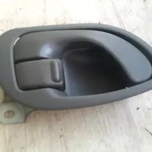 Kedvezmény MITSUBISHI COLT 98-03 Jobb hátsó belső kilincs bontott alkatrész