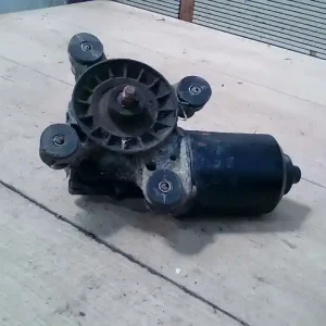 MITSUBISHI GALANT Ablaktörlő motor első bontott alkatrész Nézd meg most