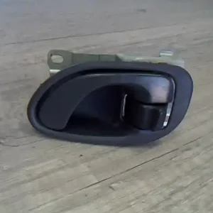 MITSUBISHI GALANT 92.11-96.10 Bal hátsó belső kilincs bontott alkatrész Ne maradj le