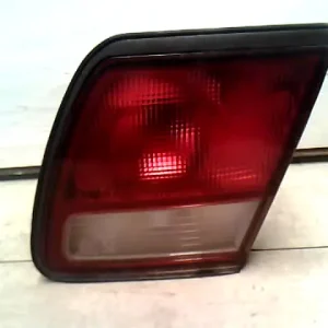 Expressz kézbesítés MITSUBISHI GALANT 92.11-96.10 Jobb belső hátsó lámpa bontott alkatrész