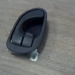 MITSUBISHI GALANT 92.11-96.10 Jobb hátsó belső kilincs bontott alkatrész Árengedmény