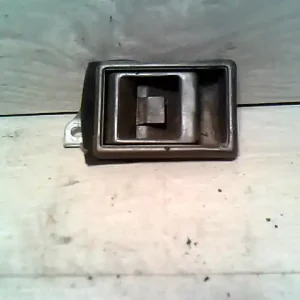 Rendeld meg most MITSUBISHI L200 Bal első belső kilincs bontott alkatrész