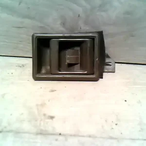 Vedd meg most MITSUBISHI L200 Jobb hátsó belső kilincs bontott alkatrész