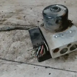 Prémium FORD FOCUS 98-04 Abs kockabontott alkatrész